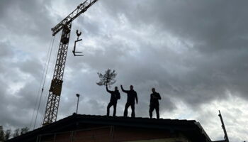 Dachdecken in Eigenleistung und Richtfest am 25.10.2025