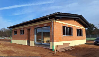 Fenster und Sanitärroh-/Elektroinstallation